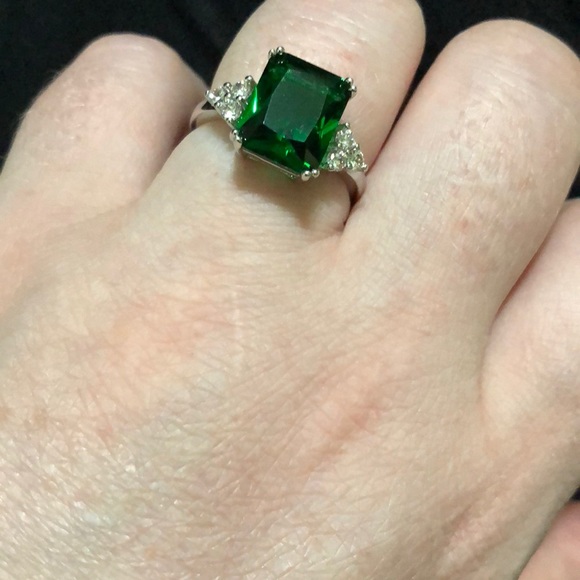 Elegant 925 Silver Princess Cut 2.0ct Emerald Ring - Picture 8 of 8